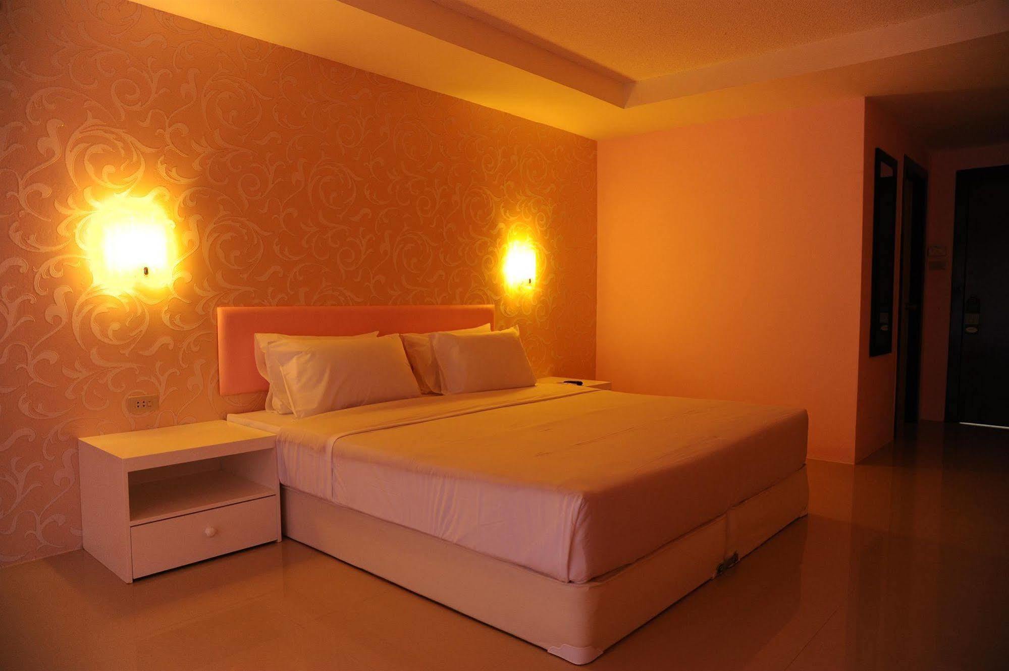 Angket Hip Residence Pattaya Exterior foto